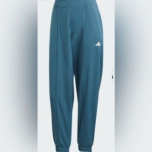 Aeroready Train Essentials Minimal
Branding Woven Pants